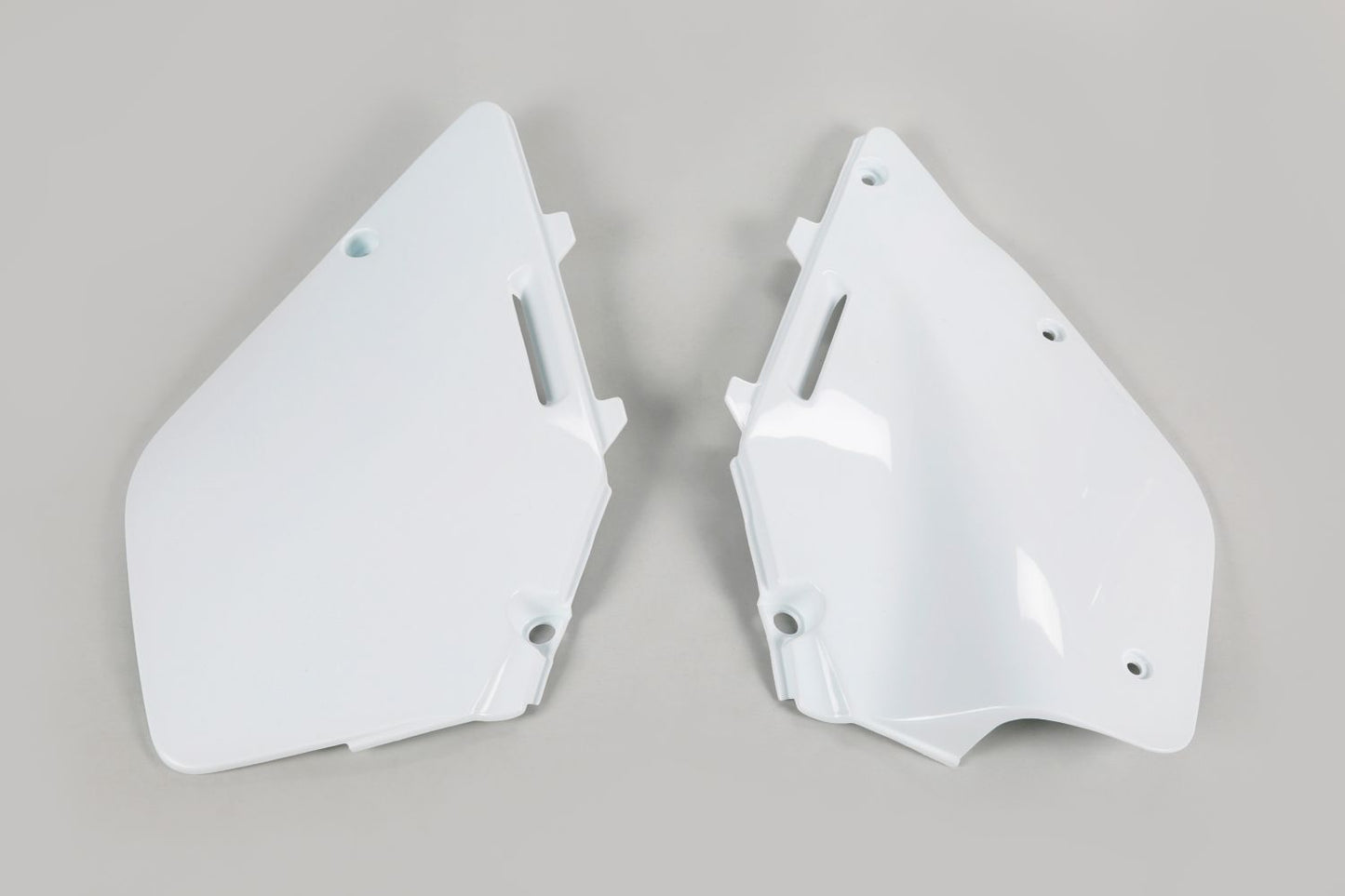 UFO Plast Fianchetti laterali portanumero Suzuki RM 125 1996-2000
