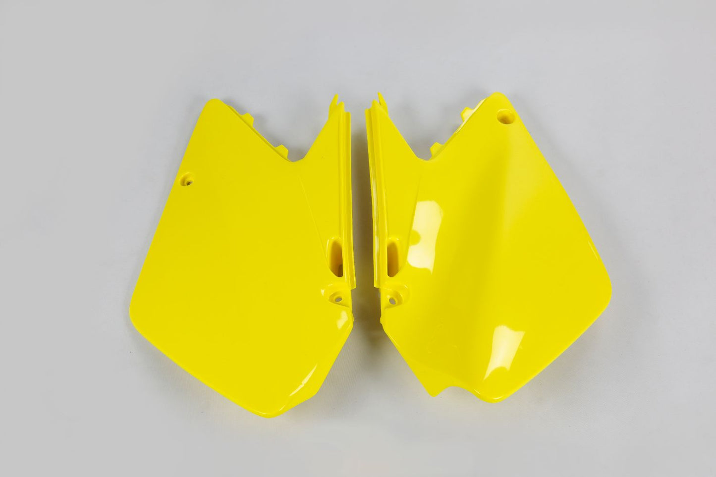 UFO Plast Fianchetti laterali portanumero Suzuki RM 125 2001-2005