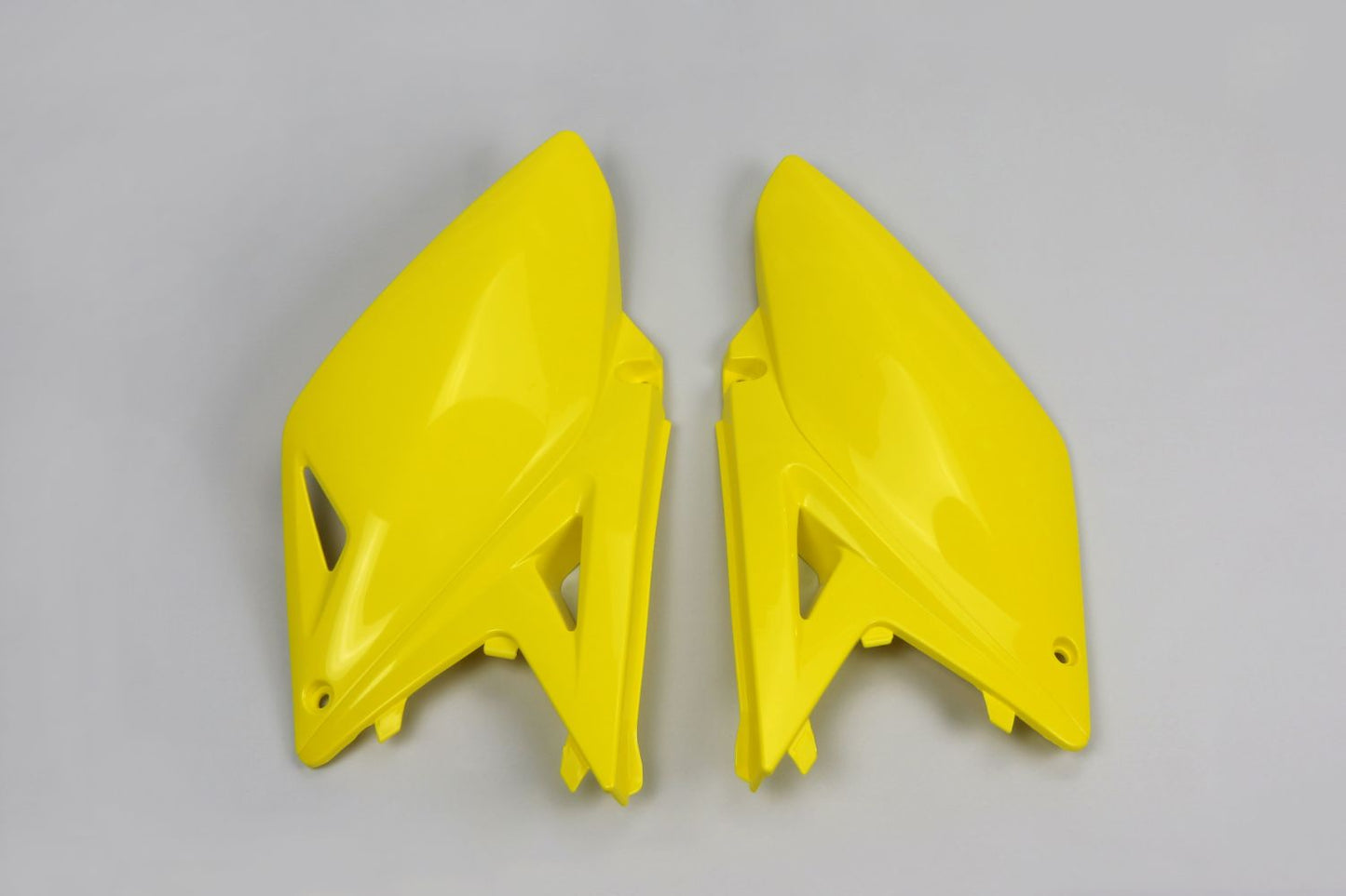 UFO Plast Fianchetti laterali portanumero Suzuki RMZ 250 2010-2018